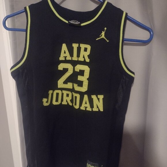 Nike Air Jordan Black and yellow youth 8-10 basketball jersey - Picture 1 of 6